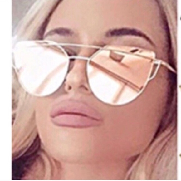Accessories - ❗️CLEARANCE❗️FLAW-Mirrored Sunglasses